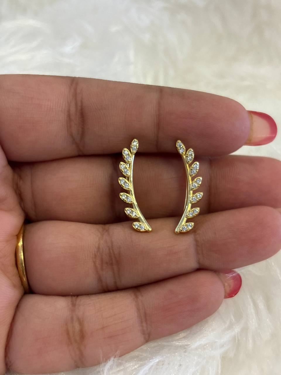 Silver vine earcuff with rosegold finsh