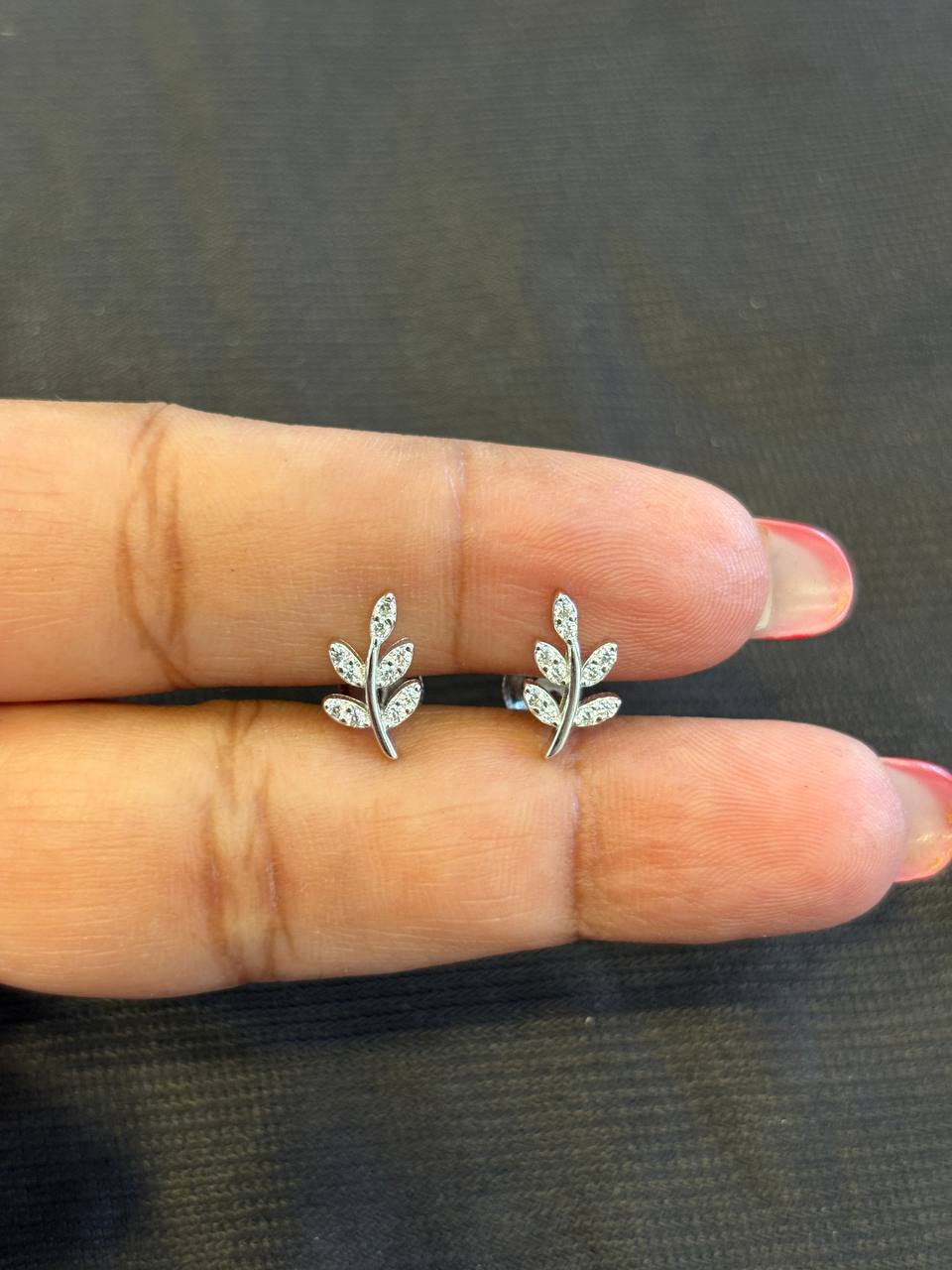 silver leafy stud