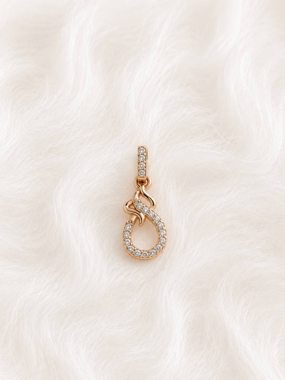 Silver mia pendant with rosegold finish