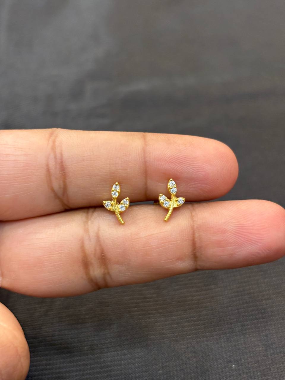 Silver kutty illai stud with gold finish