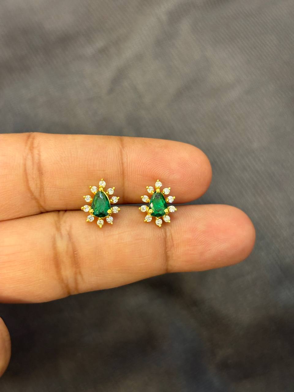 Silver green 1 stud with gold finish