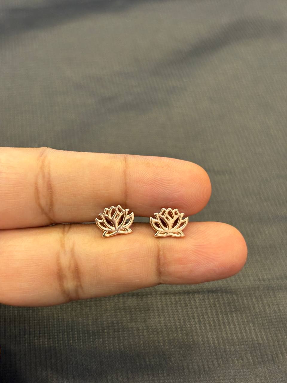 Silver lotus1 stud with rosegold finish