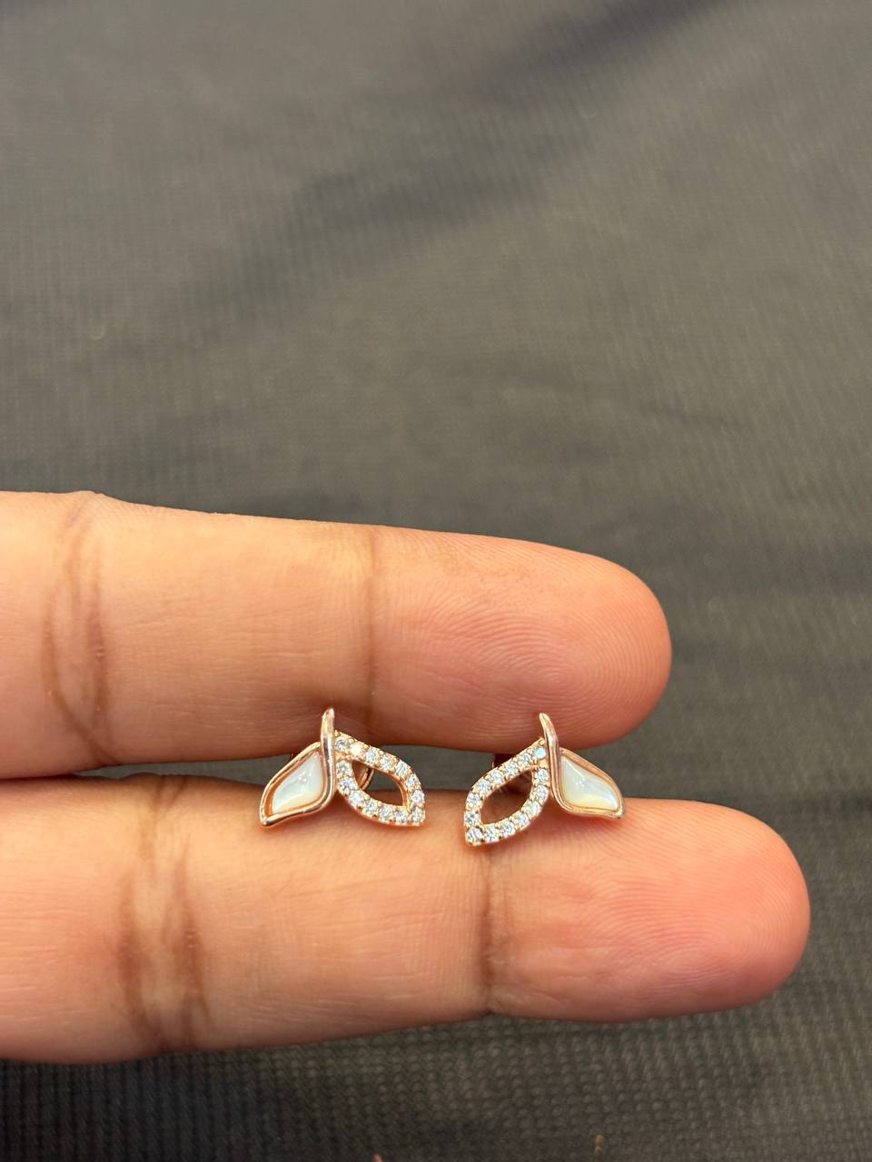 Silver mop leaf with rosegold finish