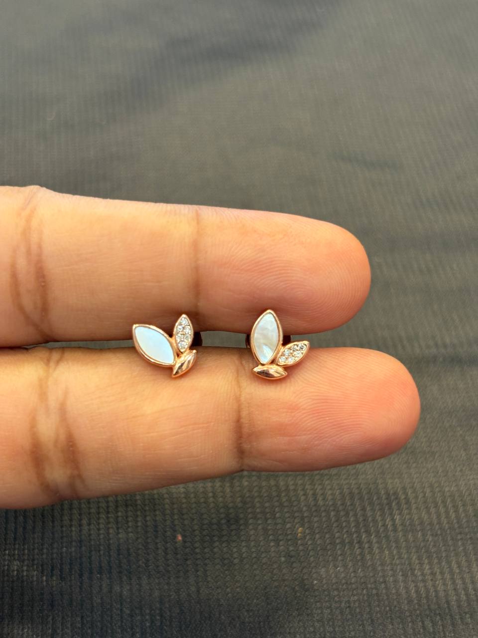 Silver mop butterfly with rosegold finish