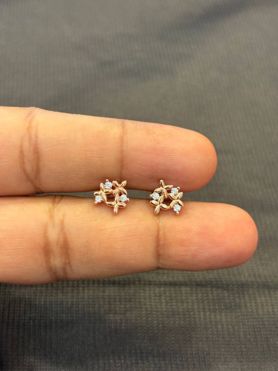 Silver marie stud with rosegold finish