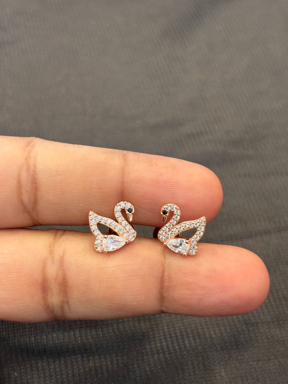 Silver crystal swan with rosegold finish