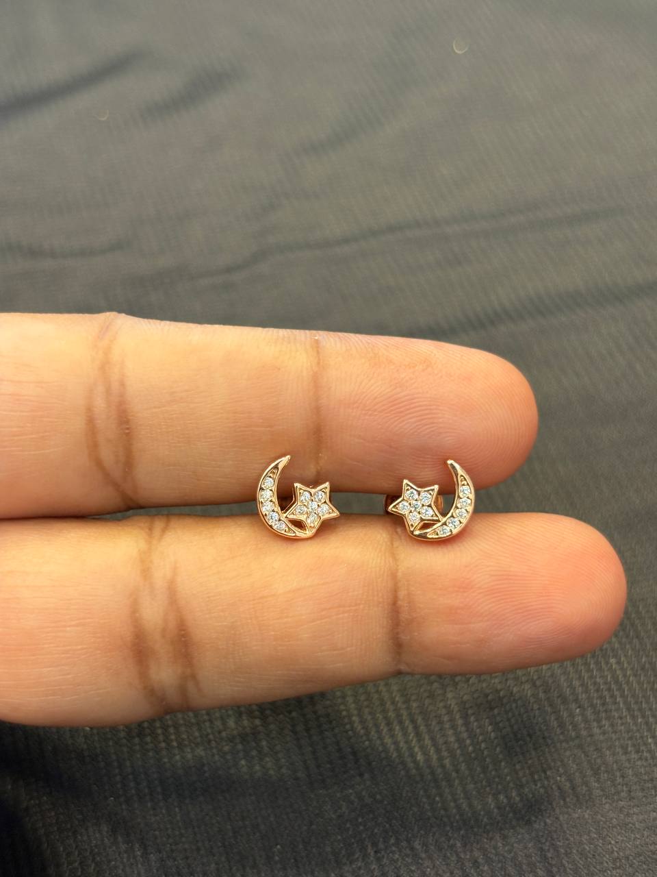 Silver nila stud with rosegold finish