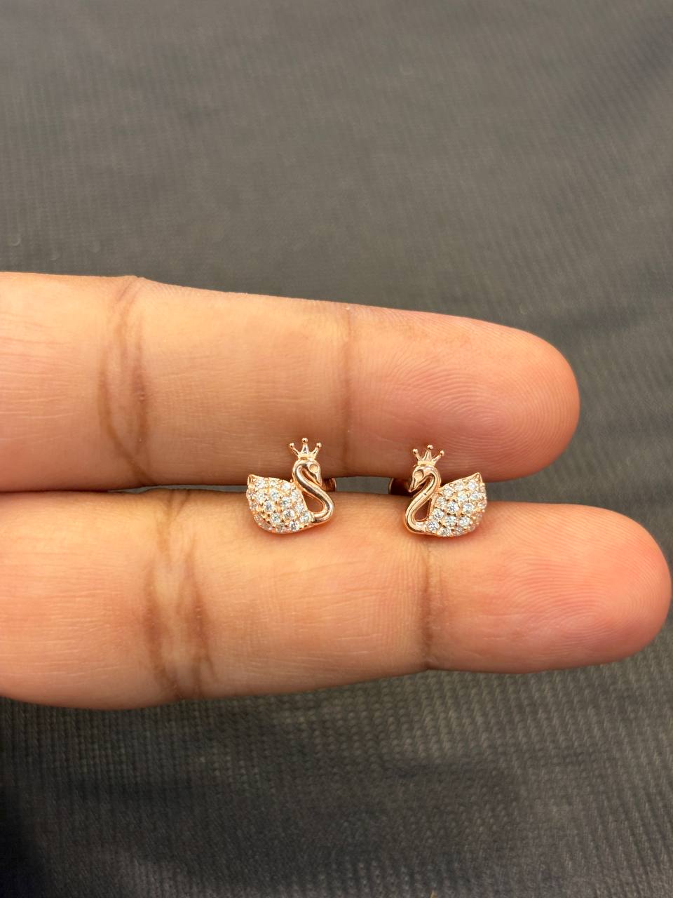 Silver queen swan with rosegold finish