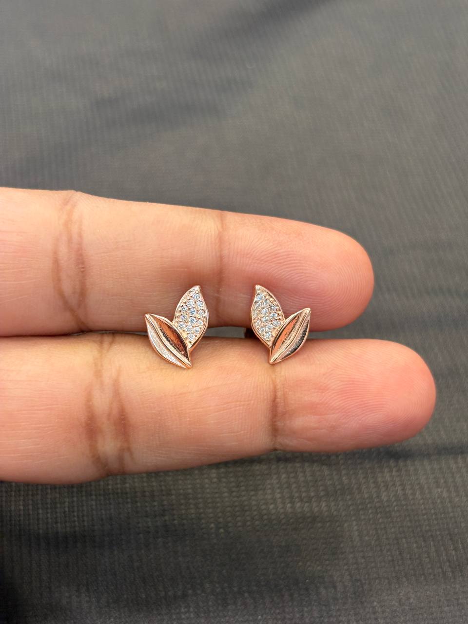 Silver twilight stud with rosegold finish