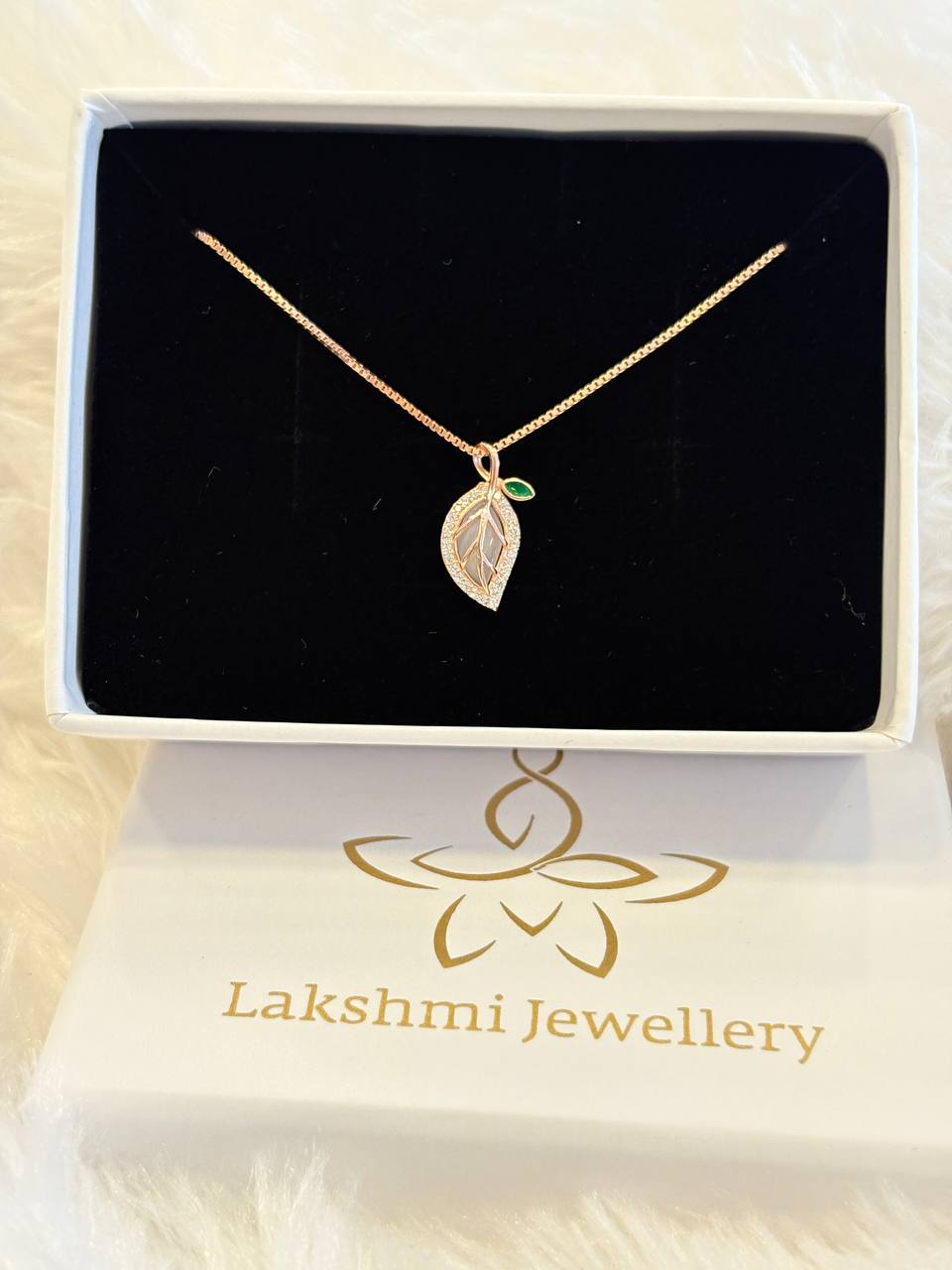 Silver deiva chain with rosegold finish