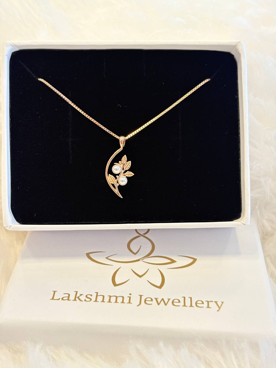 Silver avira chain with rosegold finish