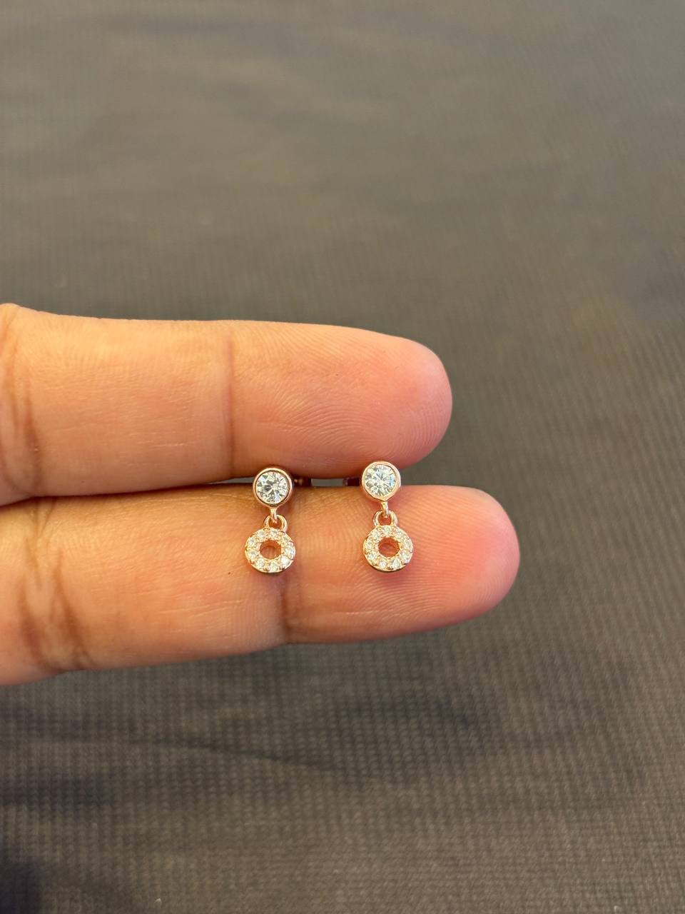 Silver avira hanging with rosegold finish