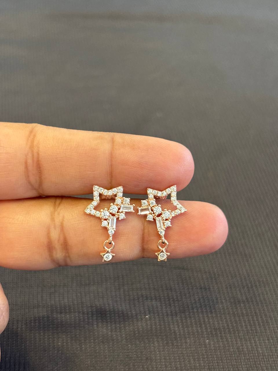 Silver starwhite stud with rosegold finish