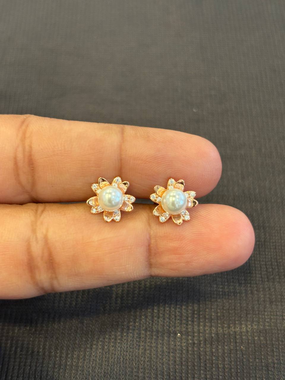 Silver peral flower stud with rosegold finish
