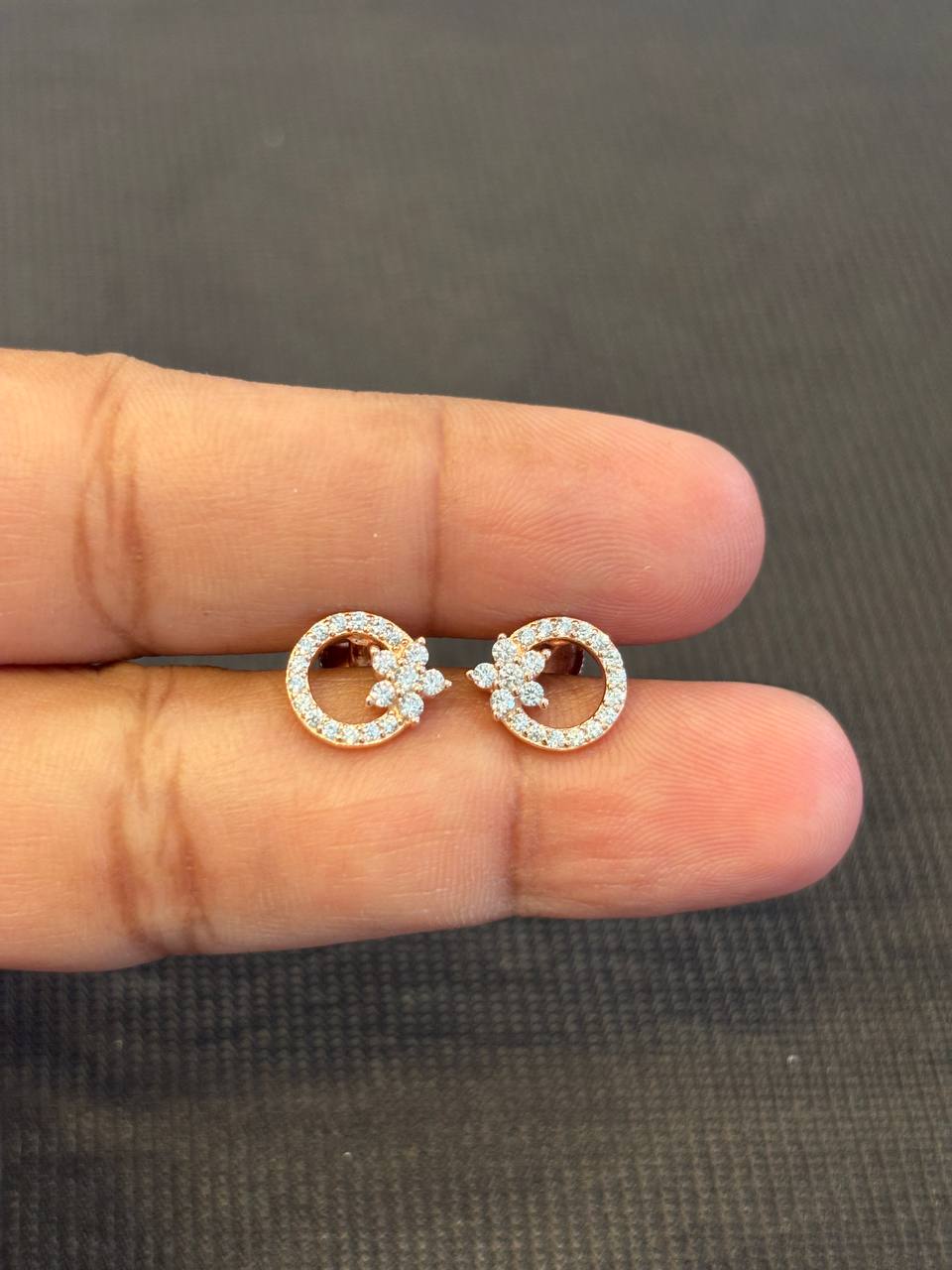 Silver white flower with rosegold finish