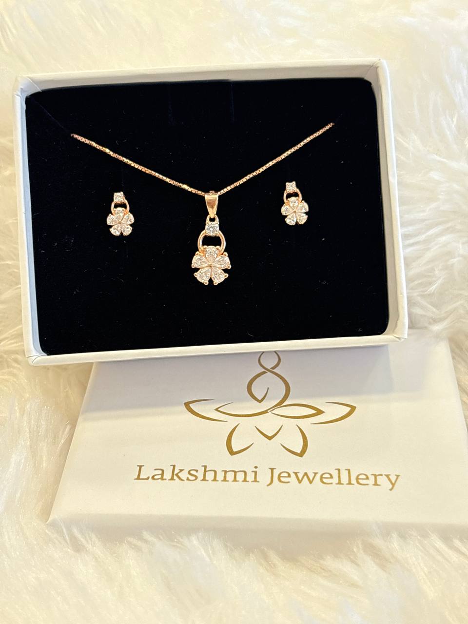 Silver nadhiya set with rosegold finish