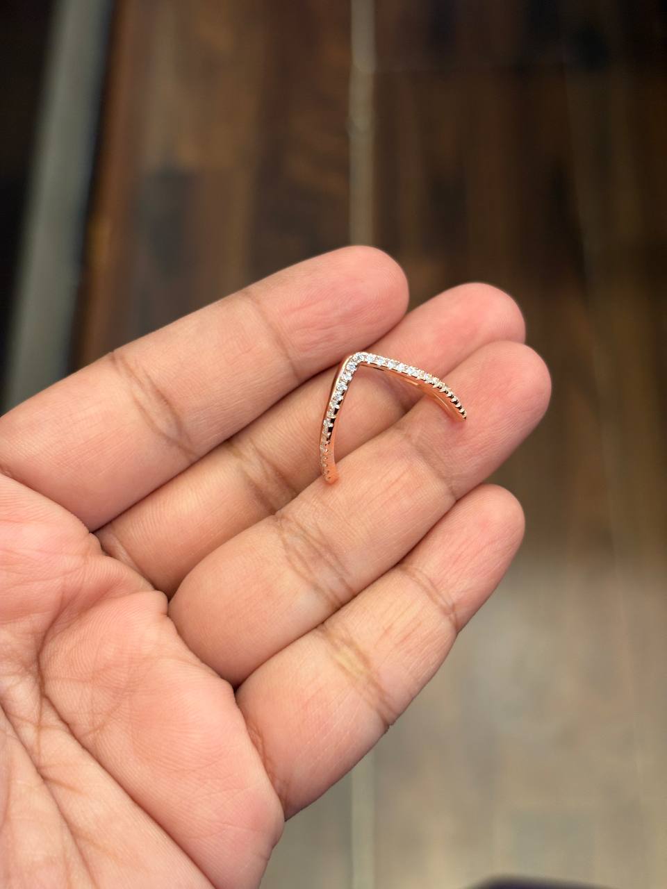 Silver ria V ring with rosegold finish