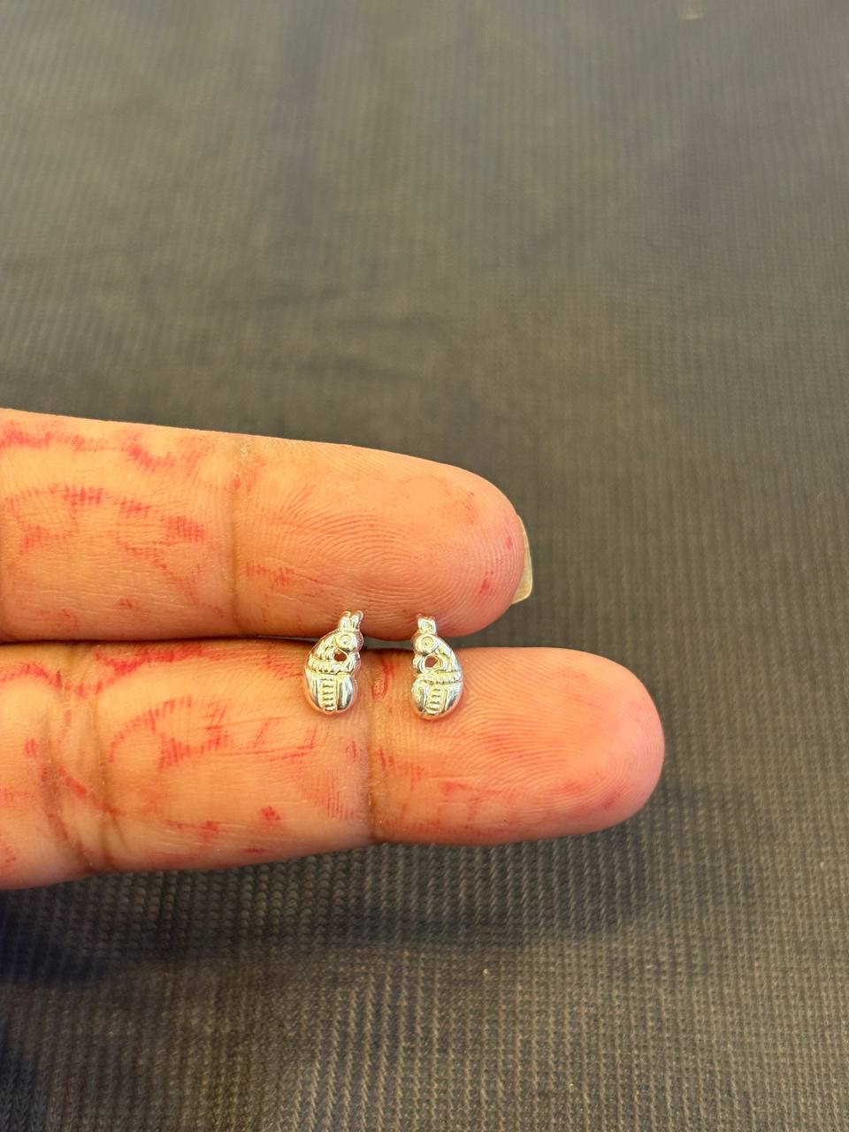 Silver anamika stud