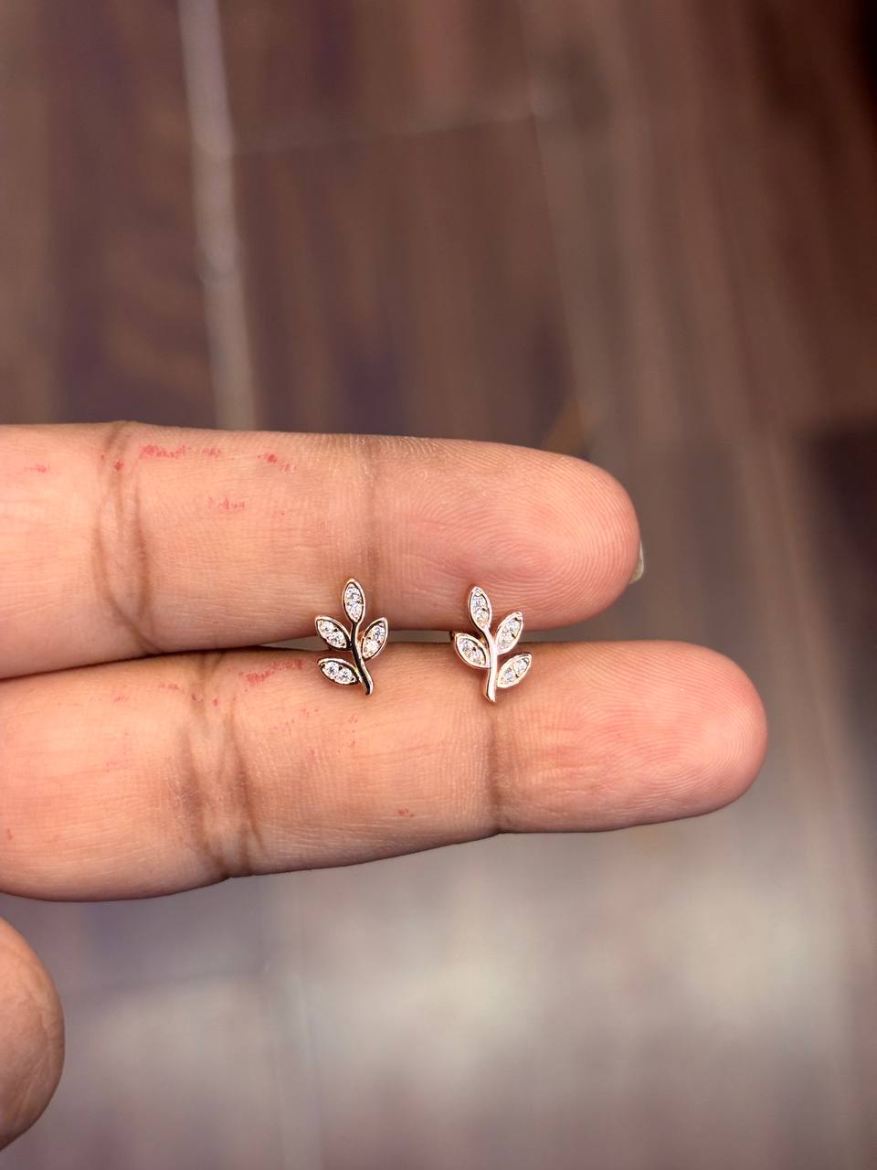 Silver illaii second stud with rosegold finish