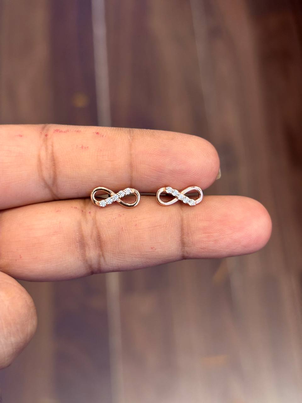 Silver infinityy1 second stud with rosegold finish