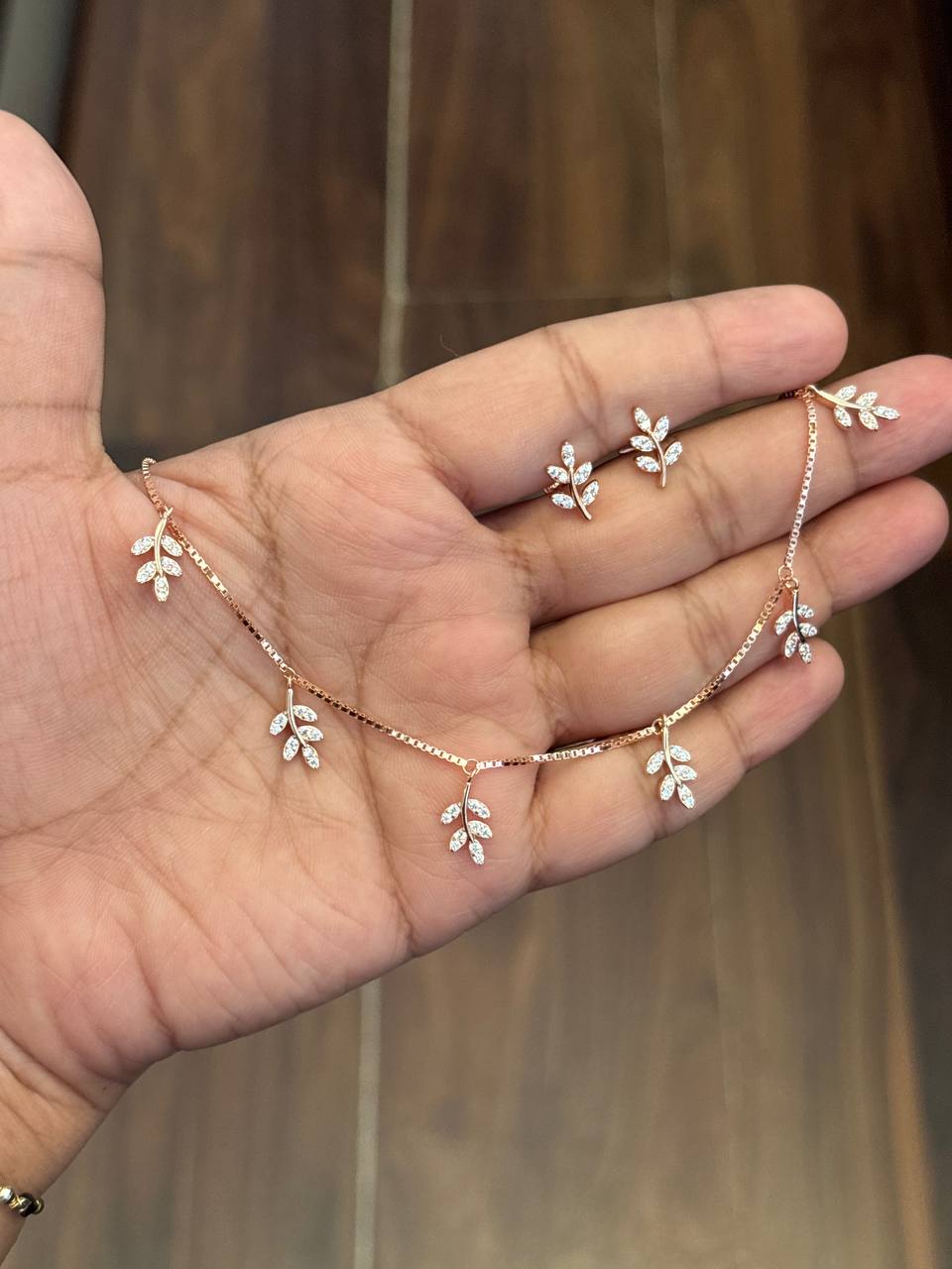 Silver leafy charm chain with rosegold finish