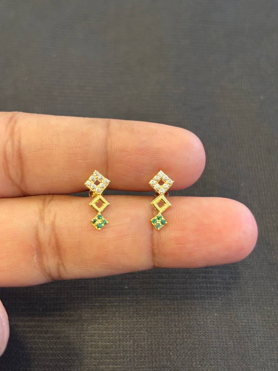Ananya 9 carat gold stud
