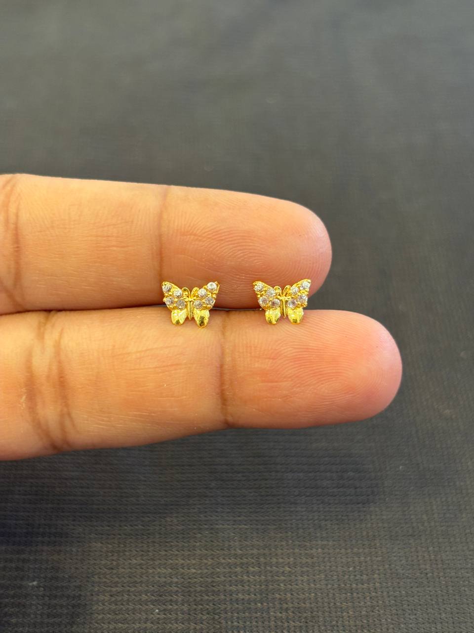 Casting butterfly 9 carat gold stud