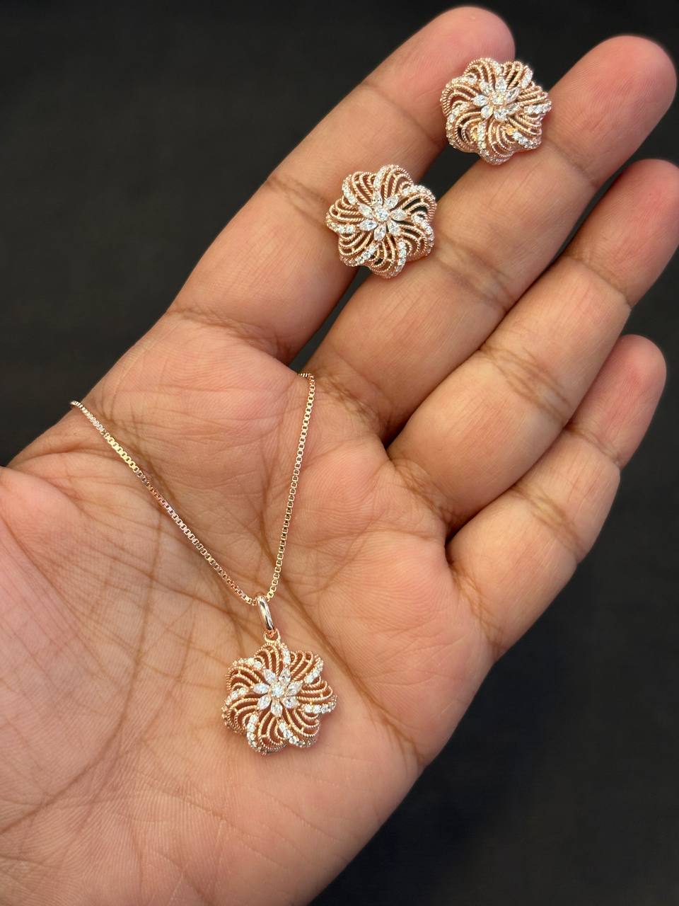 Silver zara neclace with rosegold finish