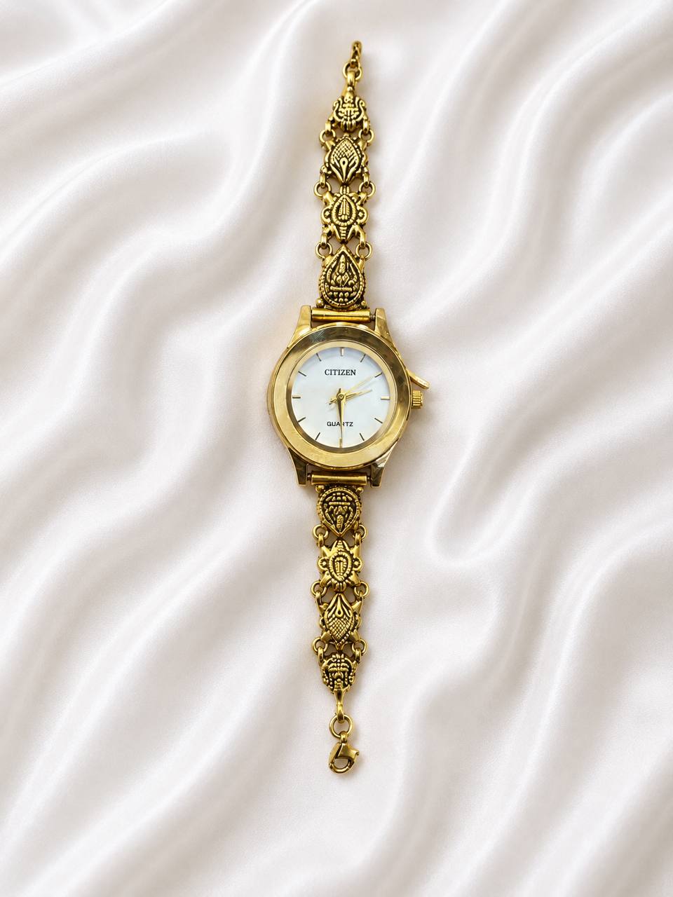 Silver anouka watch with antique finish