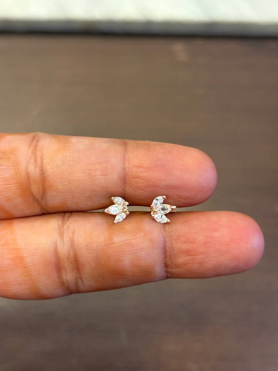 Siolver lotus second stud with rosegold finish