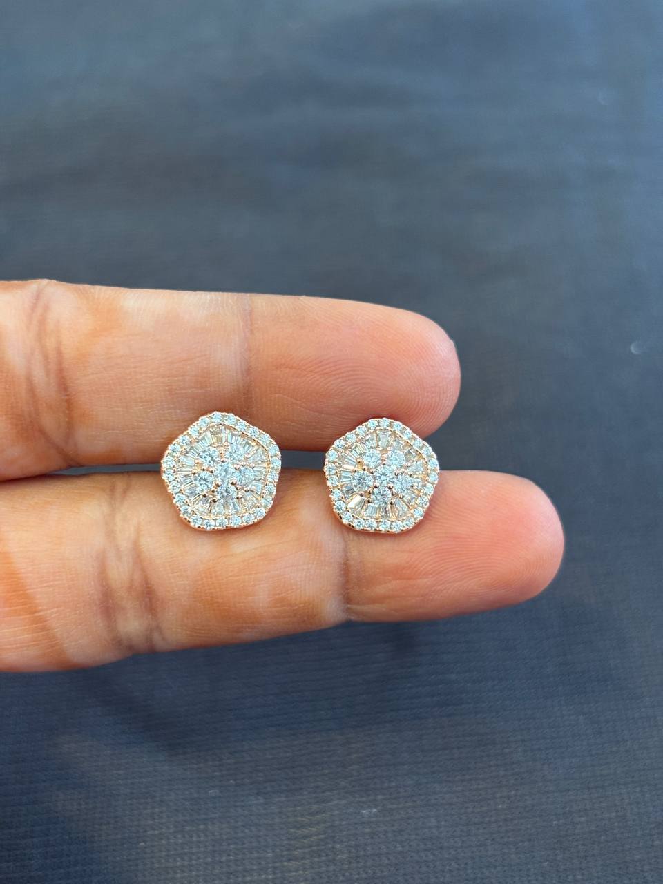 Silver aruvi stud with rosegold finish