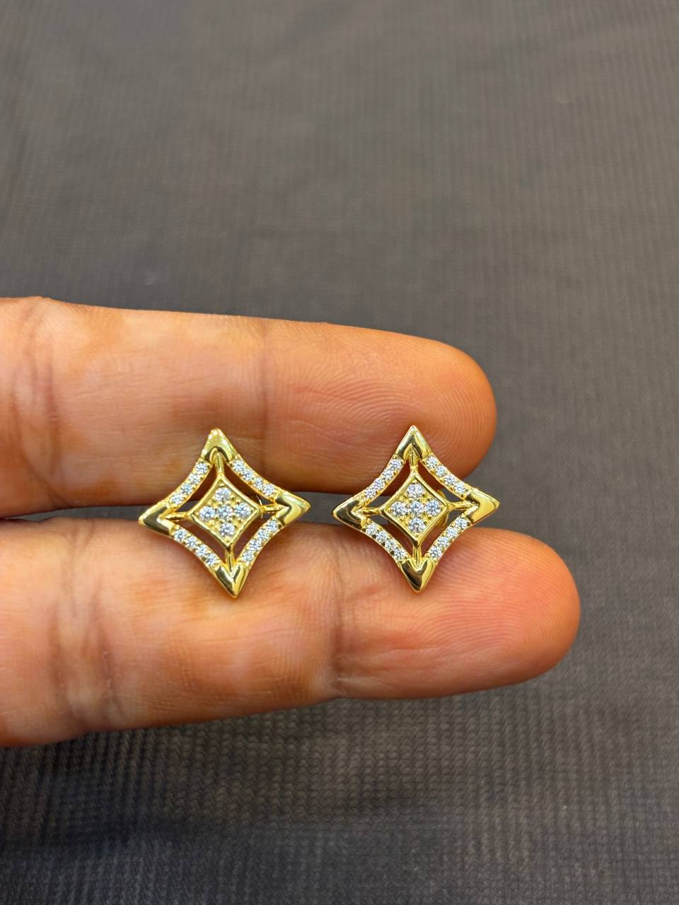 Silver kanika stud with gold finish