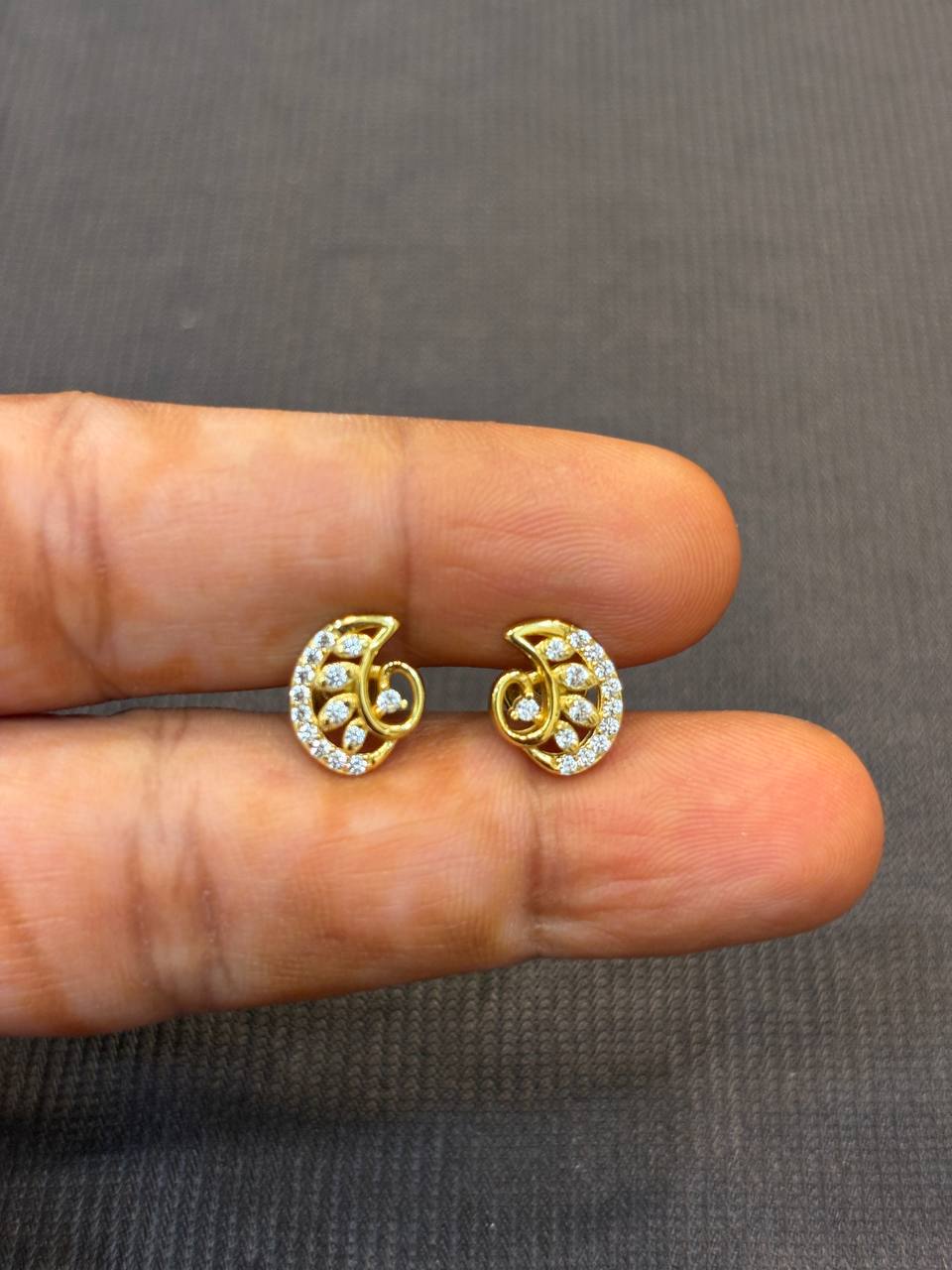 Silver kayal stud with goldn finish