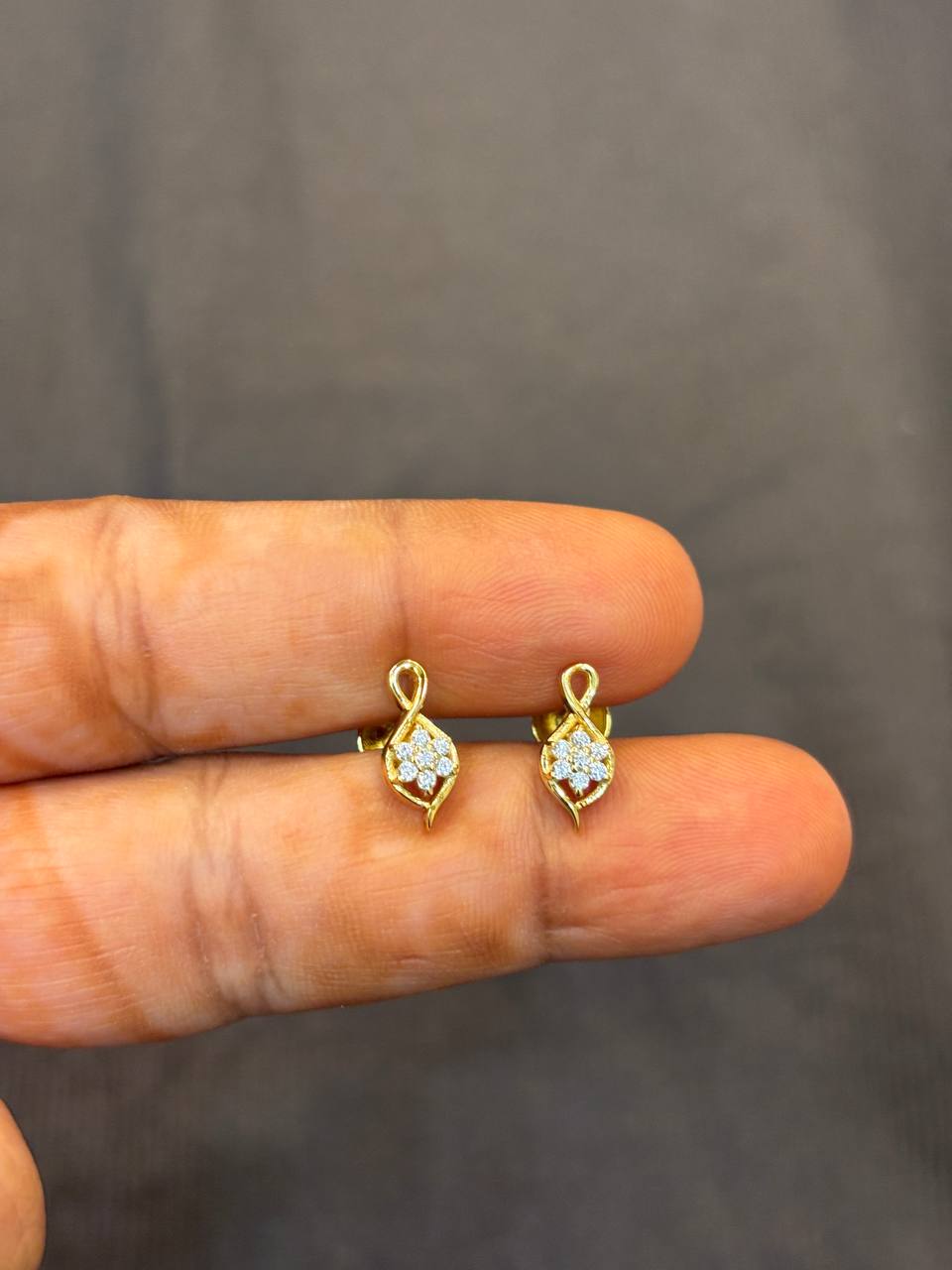 Silver meenakshii stud with gold finish