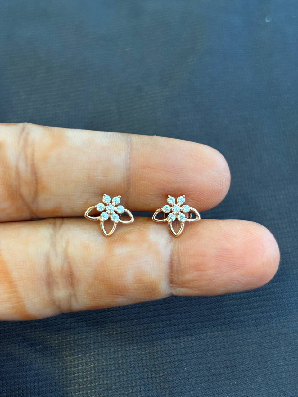 Silver tri petal flower with rosegold finish