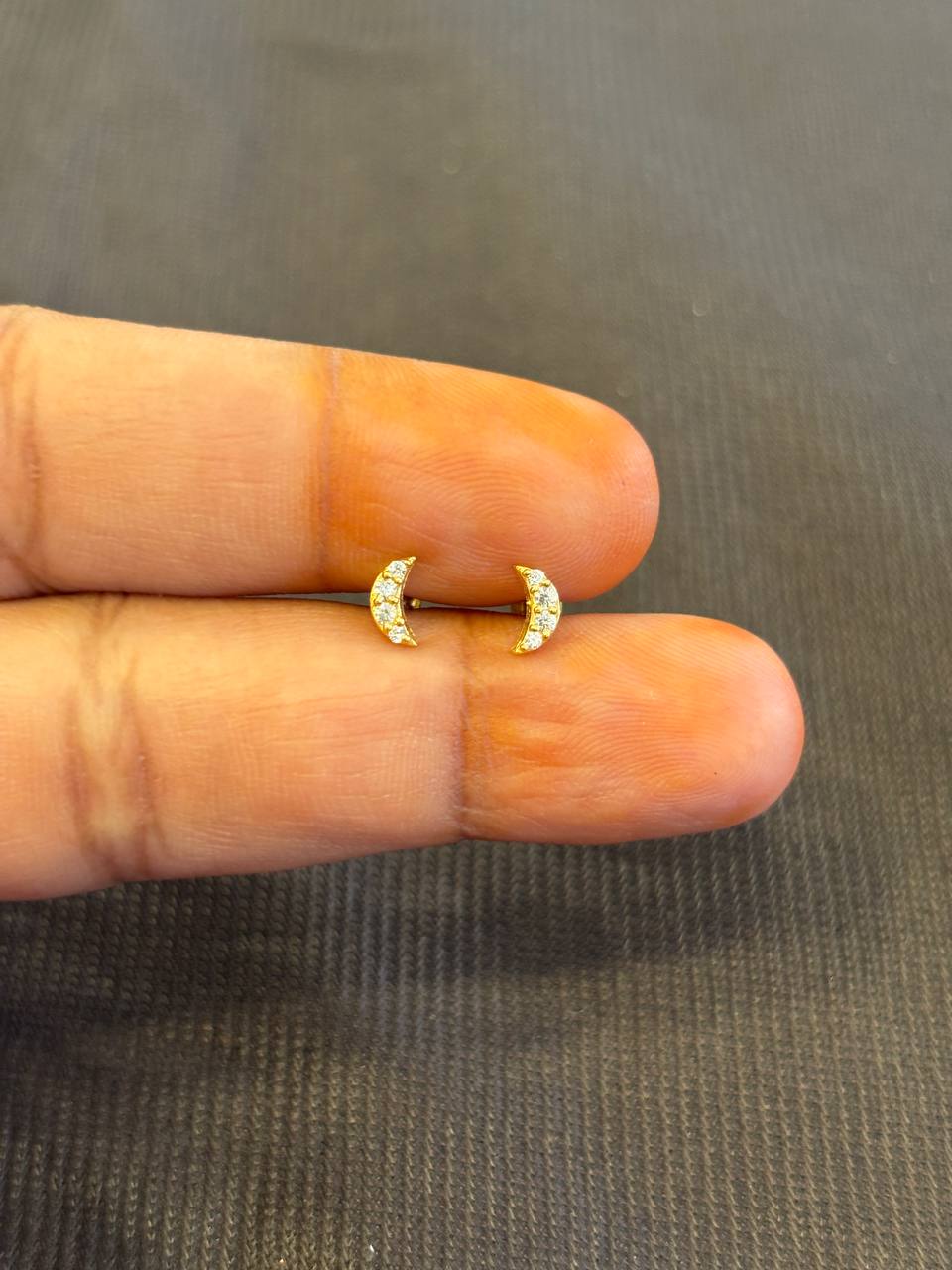 Silver moon1 second stud with gold finish
