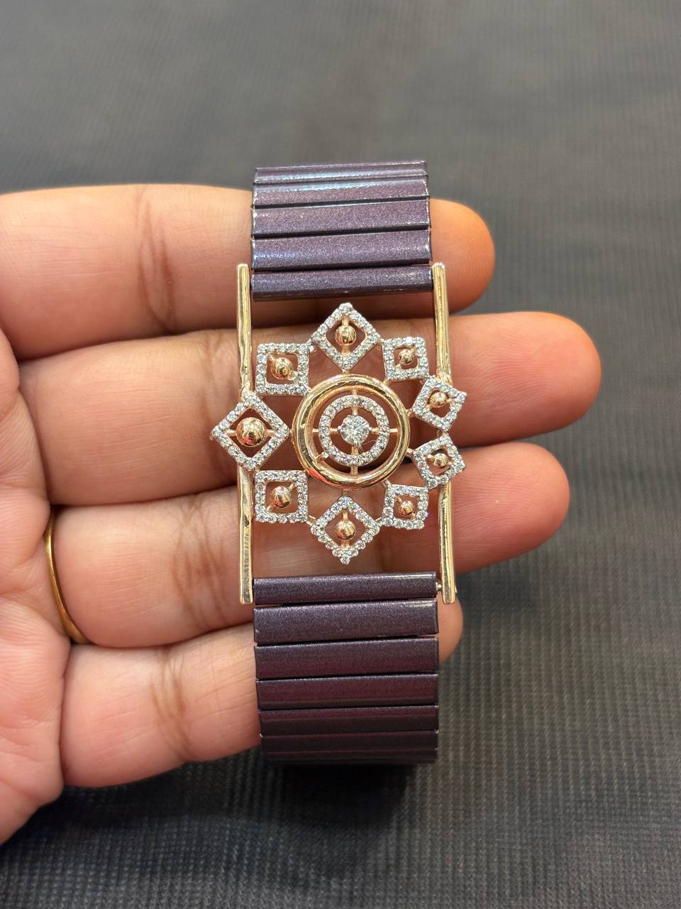 Silver hamsika wrist band with rosegold finish