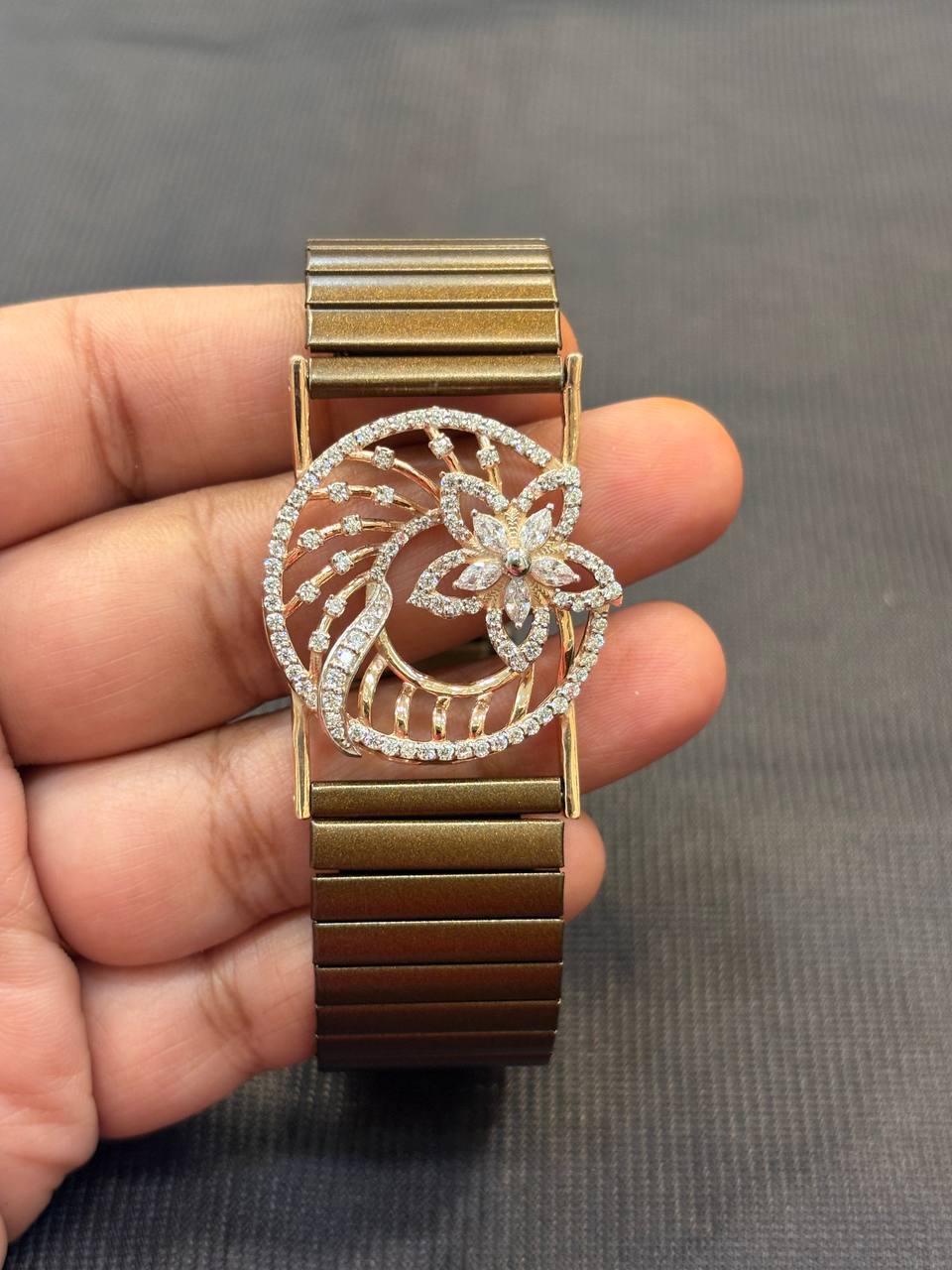 Silver aalaya wrist band with rosegold finish