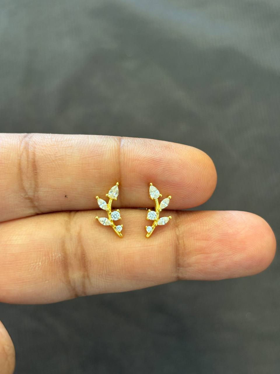 Silver aadhira stud with gold finish