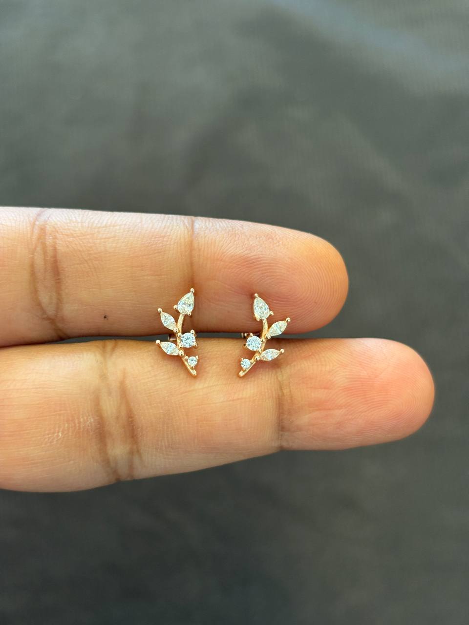 Silver aadhira stud with rosegold finish