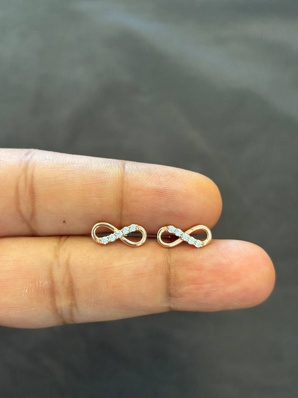 Silver infinity stone stud with rosegold finish