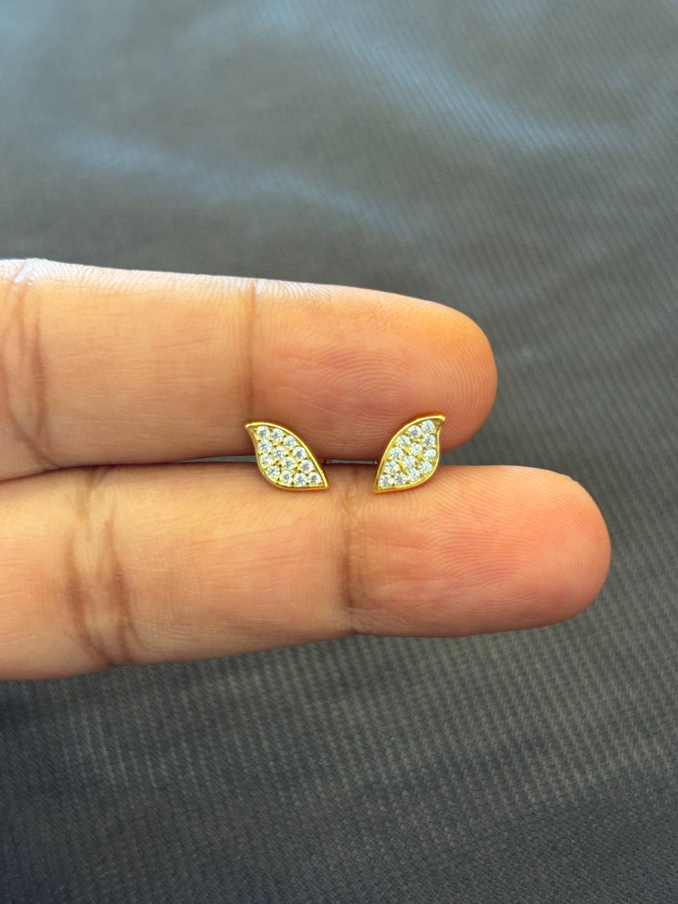 Silver leaf stud with rosegold finish