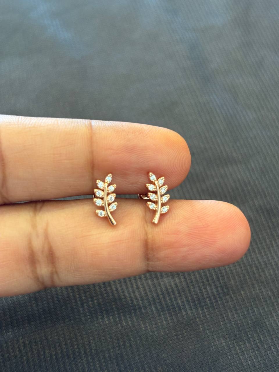 Silver lakshya stud with rosegold finish