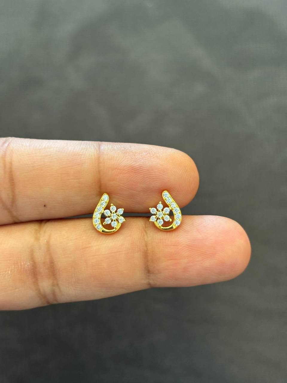 Silver avanthika stud with gold finish