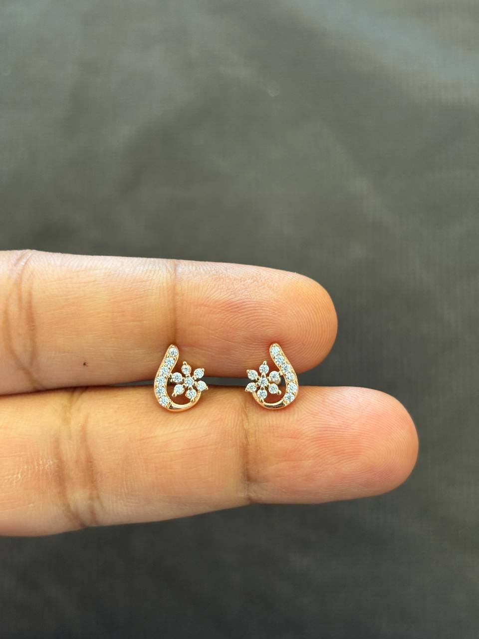 Silver avanthika stud with rosegold finish