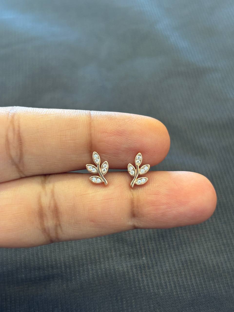 Silver mahika stud with rosegold finish