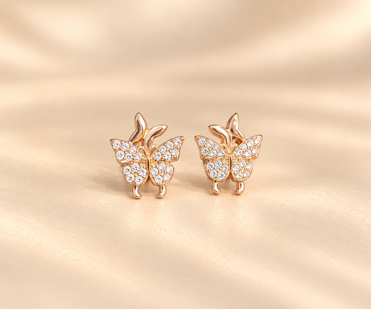 silver priya stud with rosegold finish