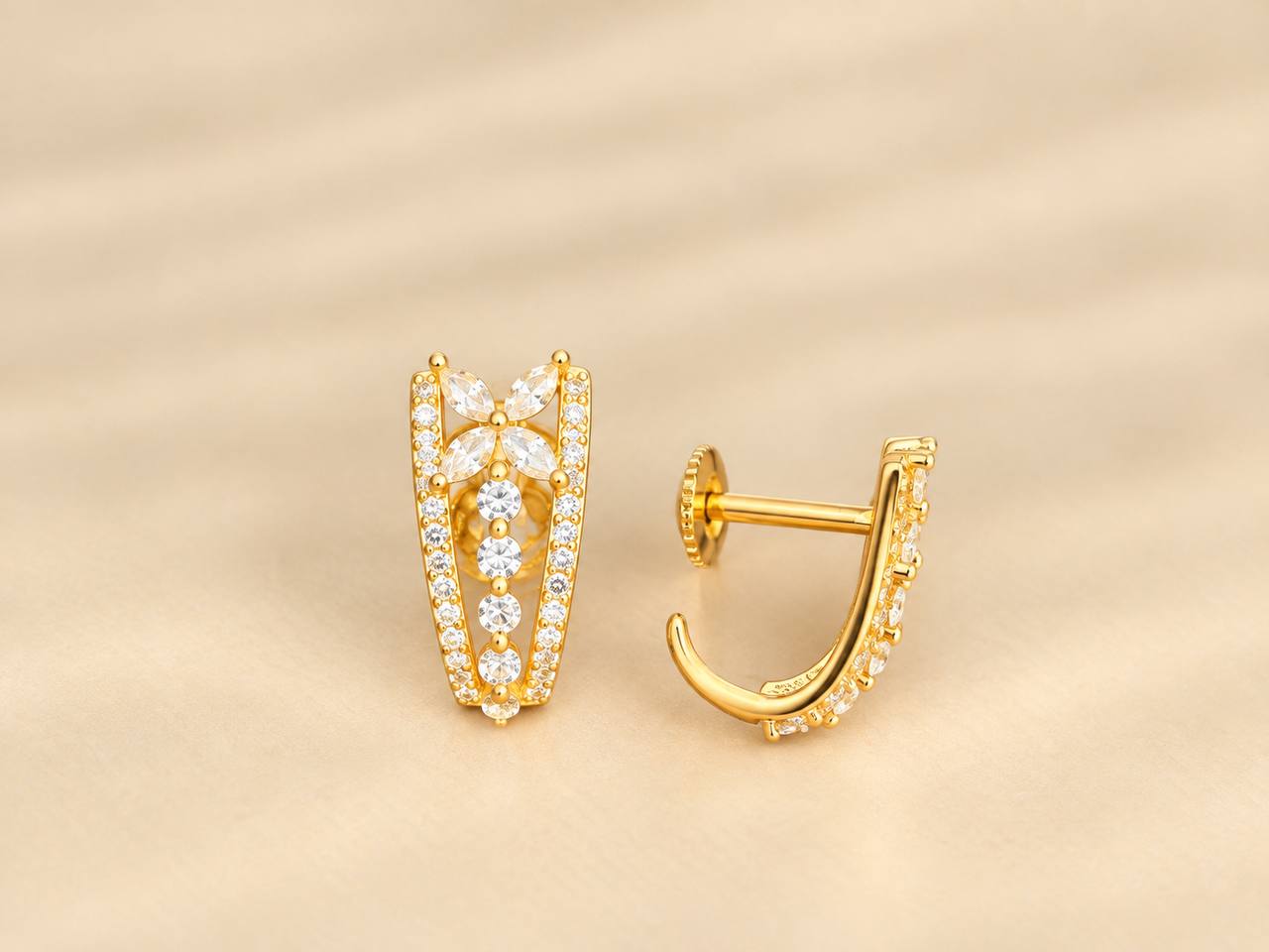 silver keerthi stud with gold finish