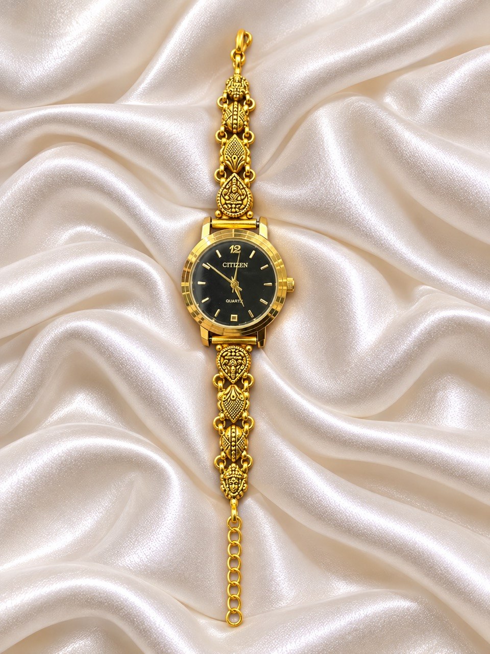 Silver dhriti watch with antique finish