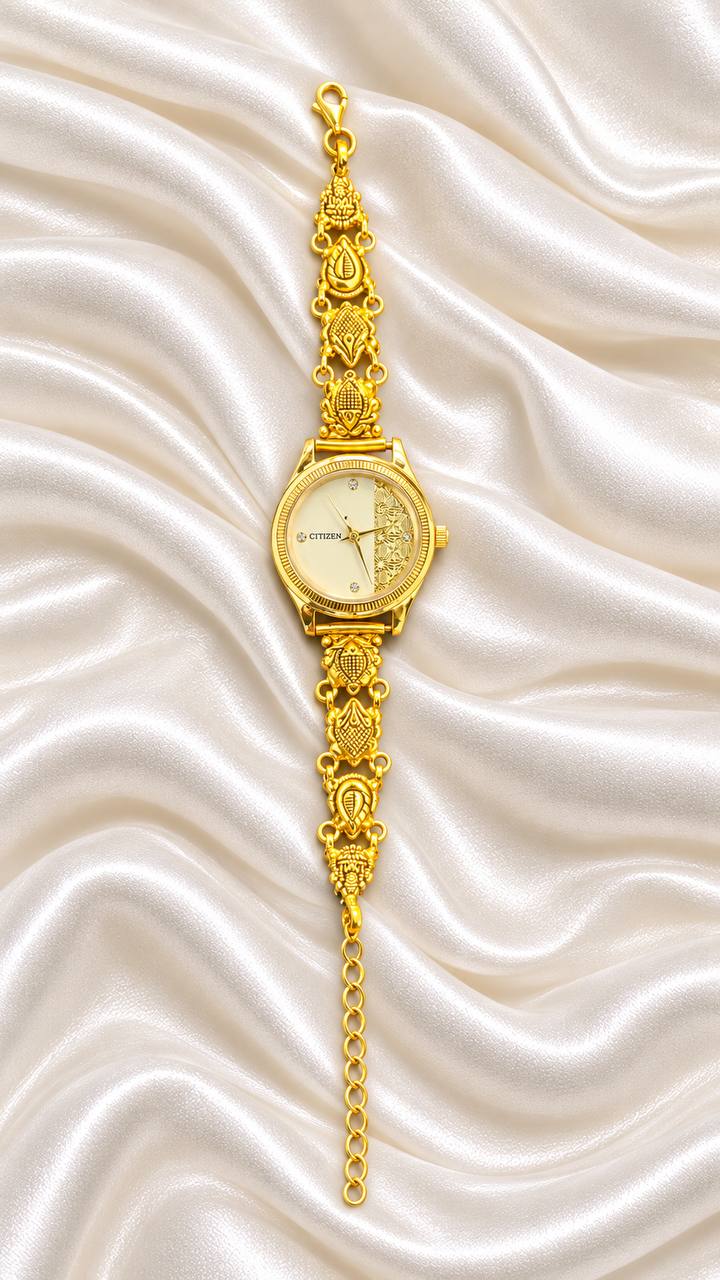 Silver yazhinii watch with antique finish